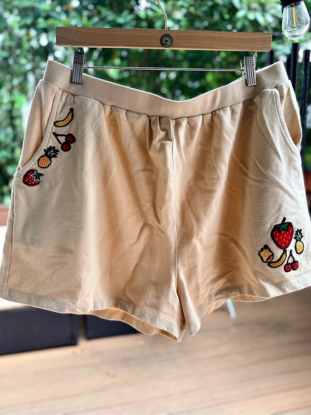 Anthropologie Embroidered Fruit Shorts in Beige Size XL NWT